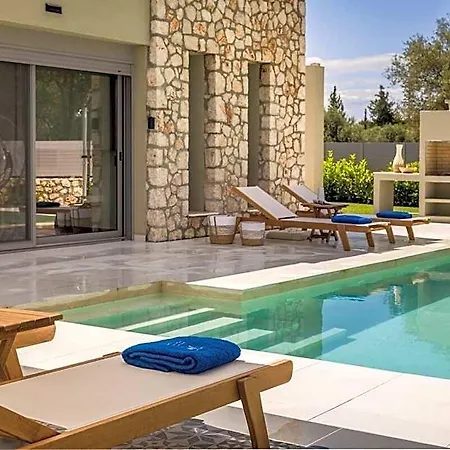 Helena - Ionian Treasure Hotell